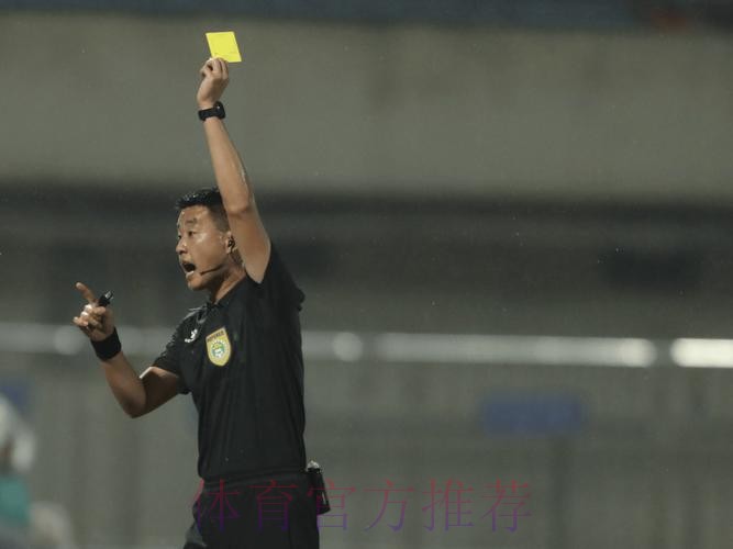 积极探索新的裁判执法技术 中超中甲联赛将引入附加助理裁判 积极探索新的裁判执法技术 中超中甲联赛将引入附加助理裁判